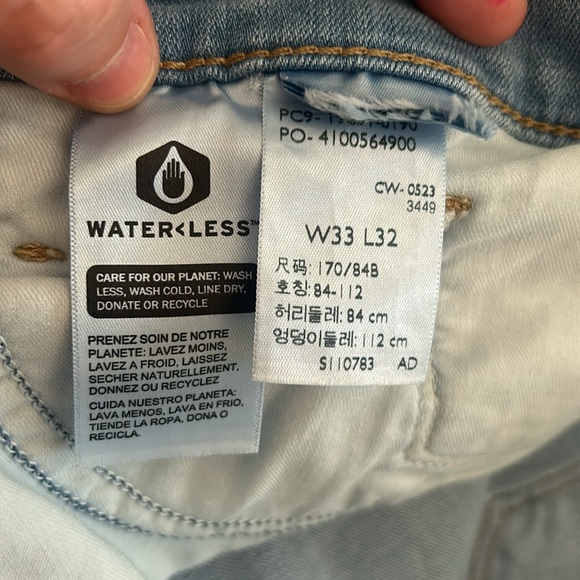 Levi shaping straight jeans only worn once - Picture 3 of 4